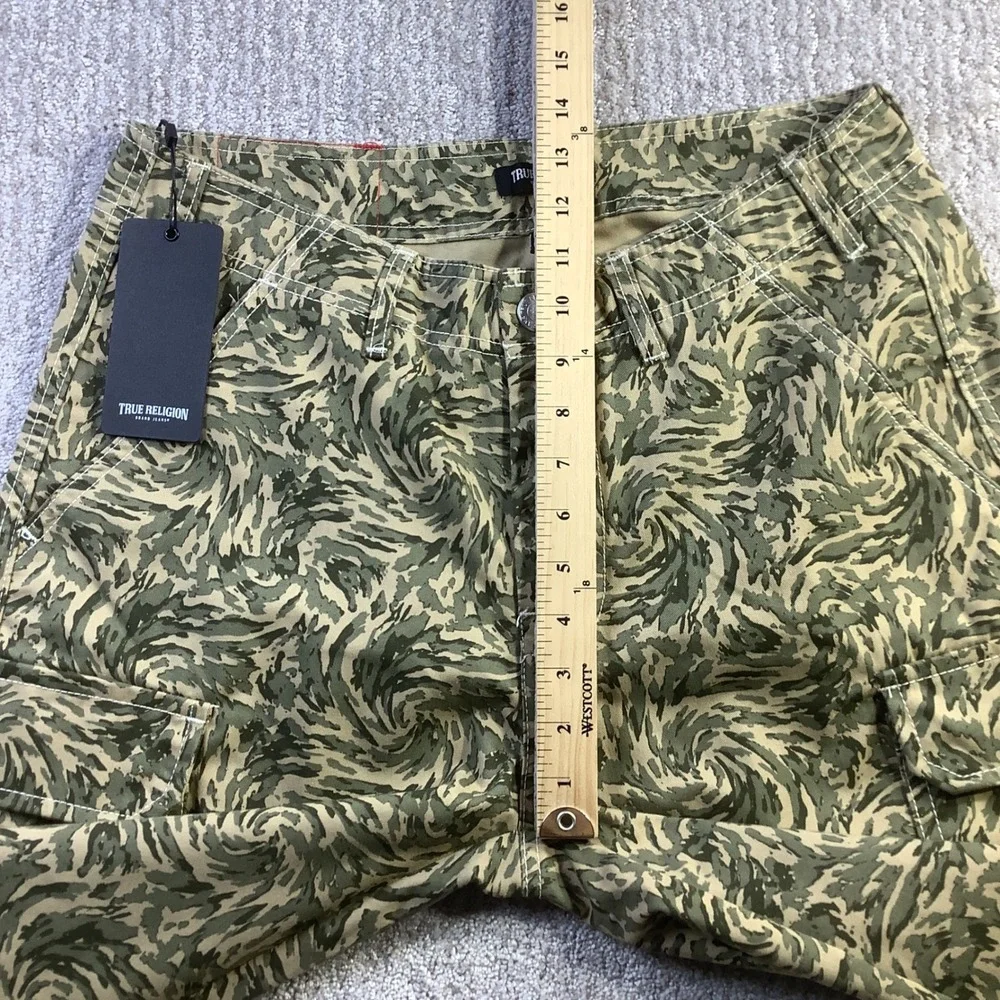 True Religion Abstract Camo SN Cargo Pants Green Straight Leg Size 30 x 32 NWT